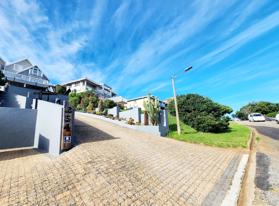 6 Bedroom Property for Sale in Herolds Bay Western Cape